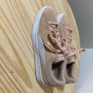 Suede Pumas